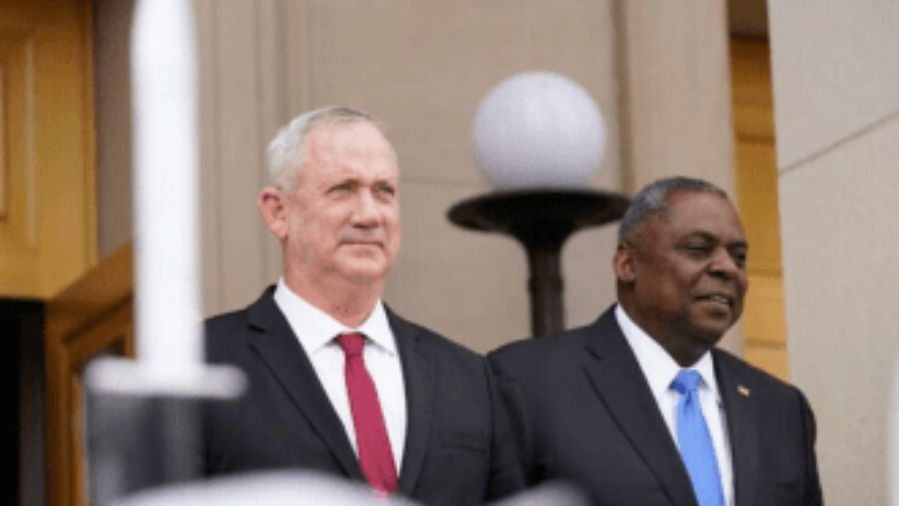 موقع عبري: زيارة غانتس لأمريكا تكشف عن "خلافات" إسرائيلية بشأن الملف النووي الإيراني