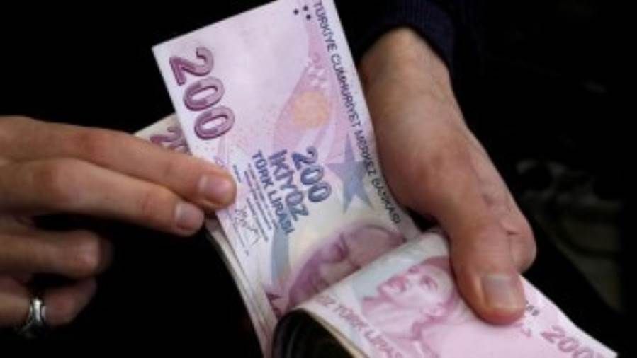مع فقدان السيطرة على التضخم.. انهيار قياسي لليرة التركية