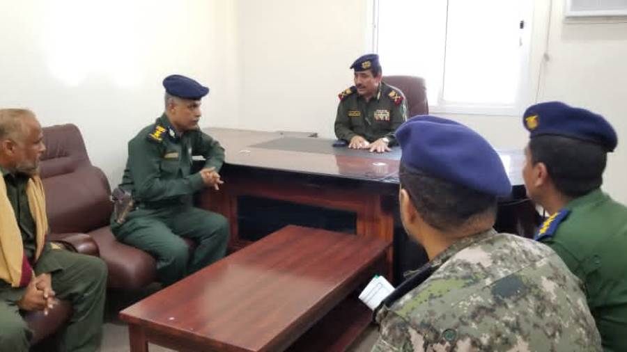 حيدان يطلع على سير العمل في إدراتي البحث الجنائي ومكافحة المخدرات والاحوال المدنية بحضرموت