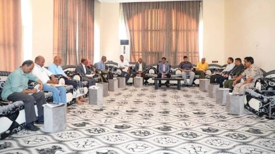 محافظ حضرموت يترأس اجتماعاً بلجنة التحضير والإشراف على مهرجان البلدة السياحي للعام 2021