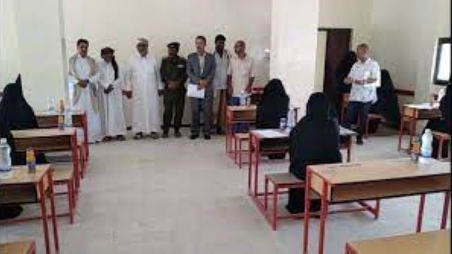 مدير عام مديرية حات يدشن امتحانات شهادة الثانوية للقسم الأدبي