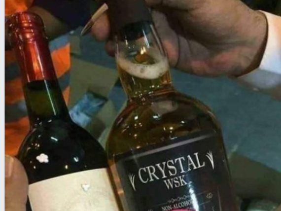 ‘‘بيع الخمور في البقالات في السعودية’’.. وكاتب سعودي يعلنها صراحة: حرية شخصية .. شاهد إلى أين وصلت الأمور؟؟