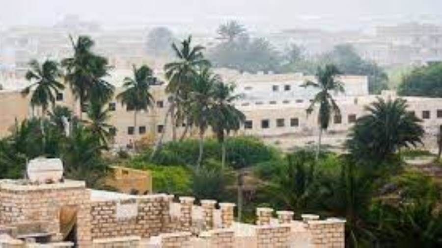 مكتب الصحة والسكان بمديرية غيل باوزير يختتم فعاليات حملة التطعيم  ضد مرض فيروس كورونا المستجد