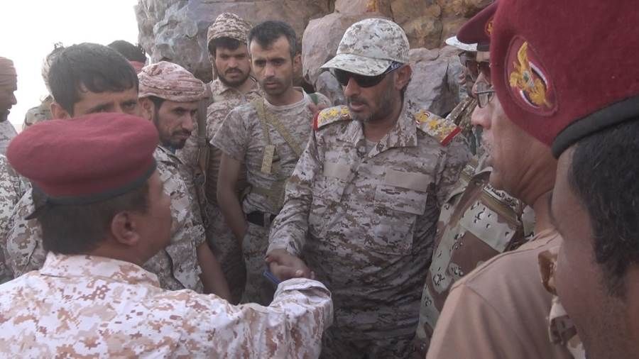 رئيس الأركان يتفقد سير العمليات القتالية وأحوال المقاتلين وبطولاتهم ضد الحوثيين في الجوف