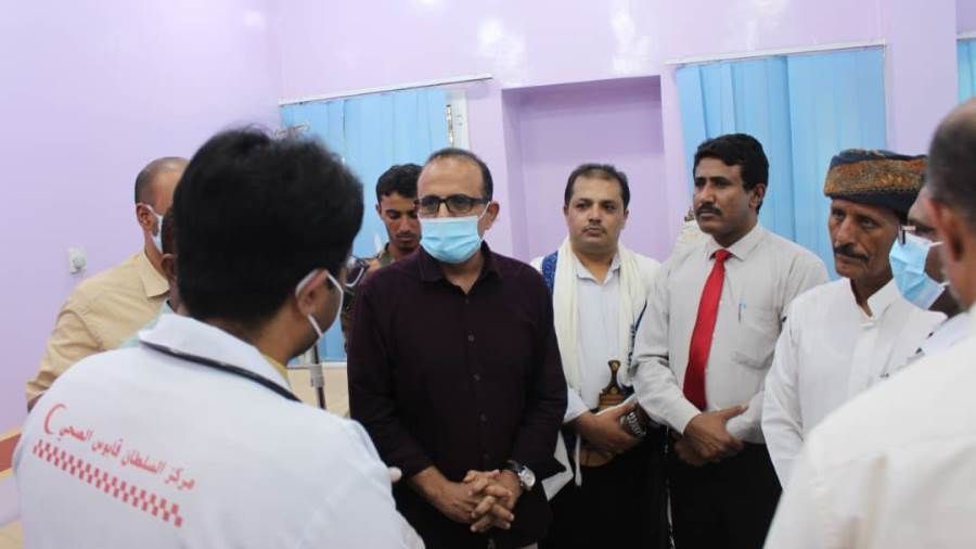 قاسم بحيبح يشيد بمستوى خدمات مركز السلطان قابوس الصحي بشحن