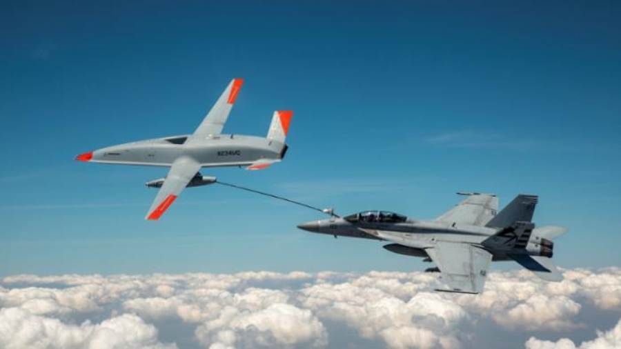 "درونز" تزود مقاتلة أمريكية بالوقود في الجو