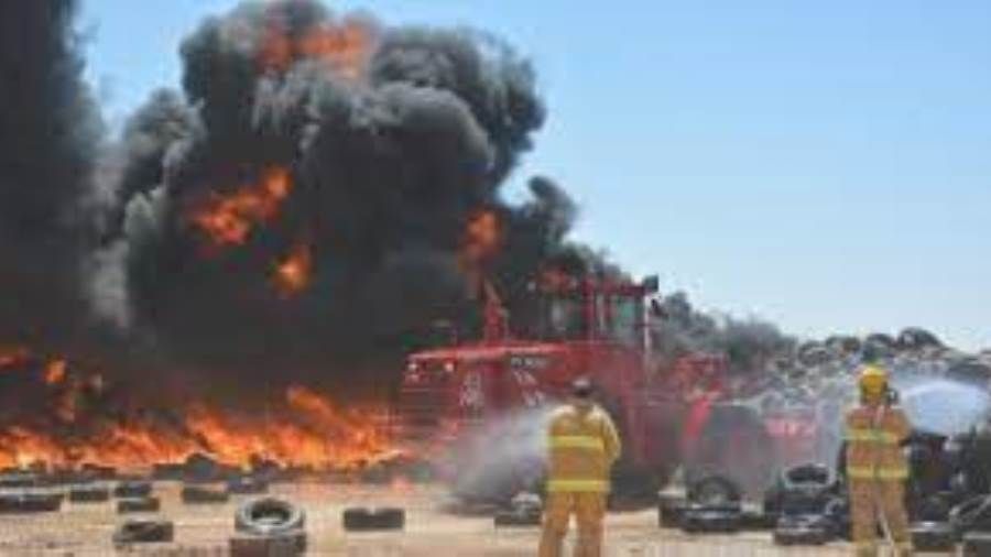 عاجل.. حريق كبير في مستودع اسطوانات للغاز المسال وسط إيران