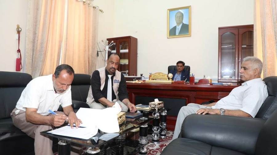 البحسني يشهد توقيع اتفاقية مشروع مبنى معهد العلوم الصحية بمدينة المكلا