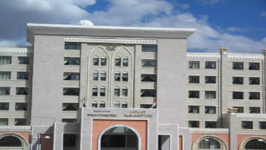 الحكومة الشرعية تناشد المجتمع الدولي تحمل مسؤولياته وإدانة جرائم الميليشيات بحق المدنيين في مارب