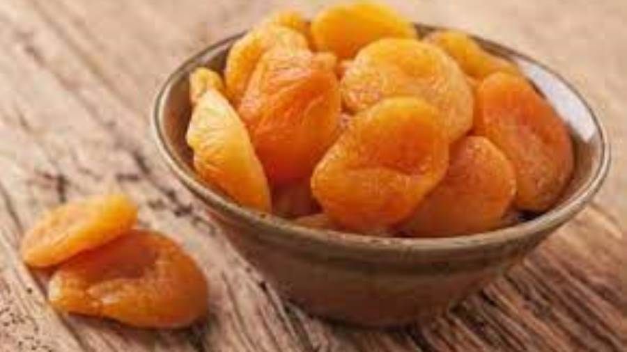 هذا ما يحدث لصحتك عند تناول بذور المشمش