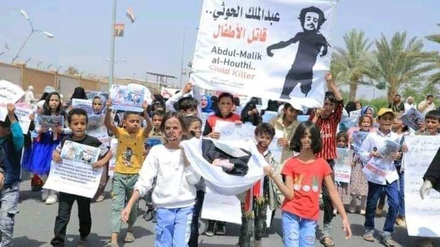 تشييع شعبي كبير للطفلة ليان طاهر ووالدها في مدينة مأرب