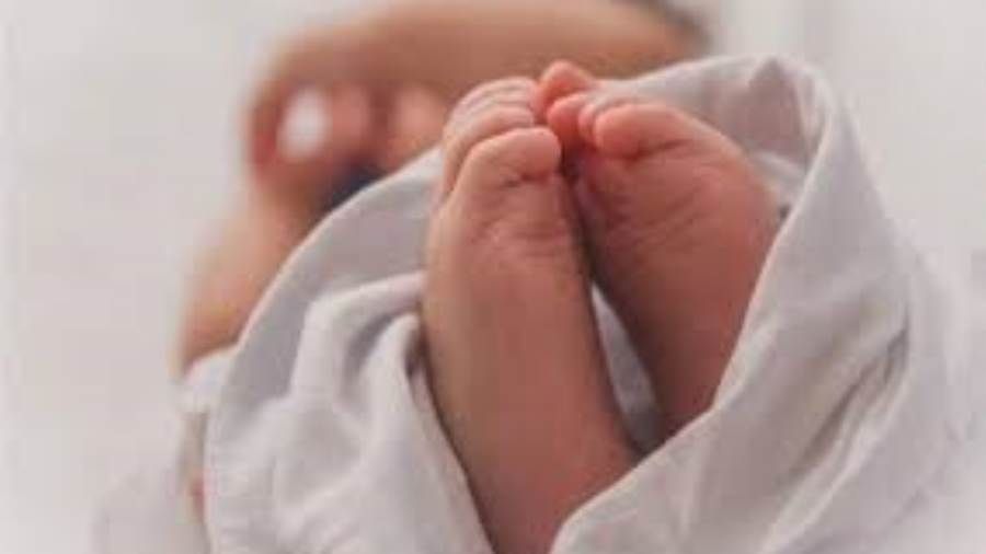 يحتاج حقنة بـ35 مليون جنيه.. طفل مصري يعاني من مرض نادر