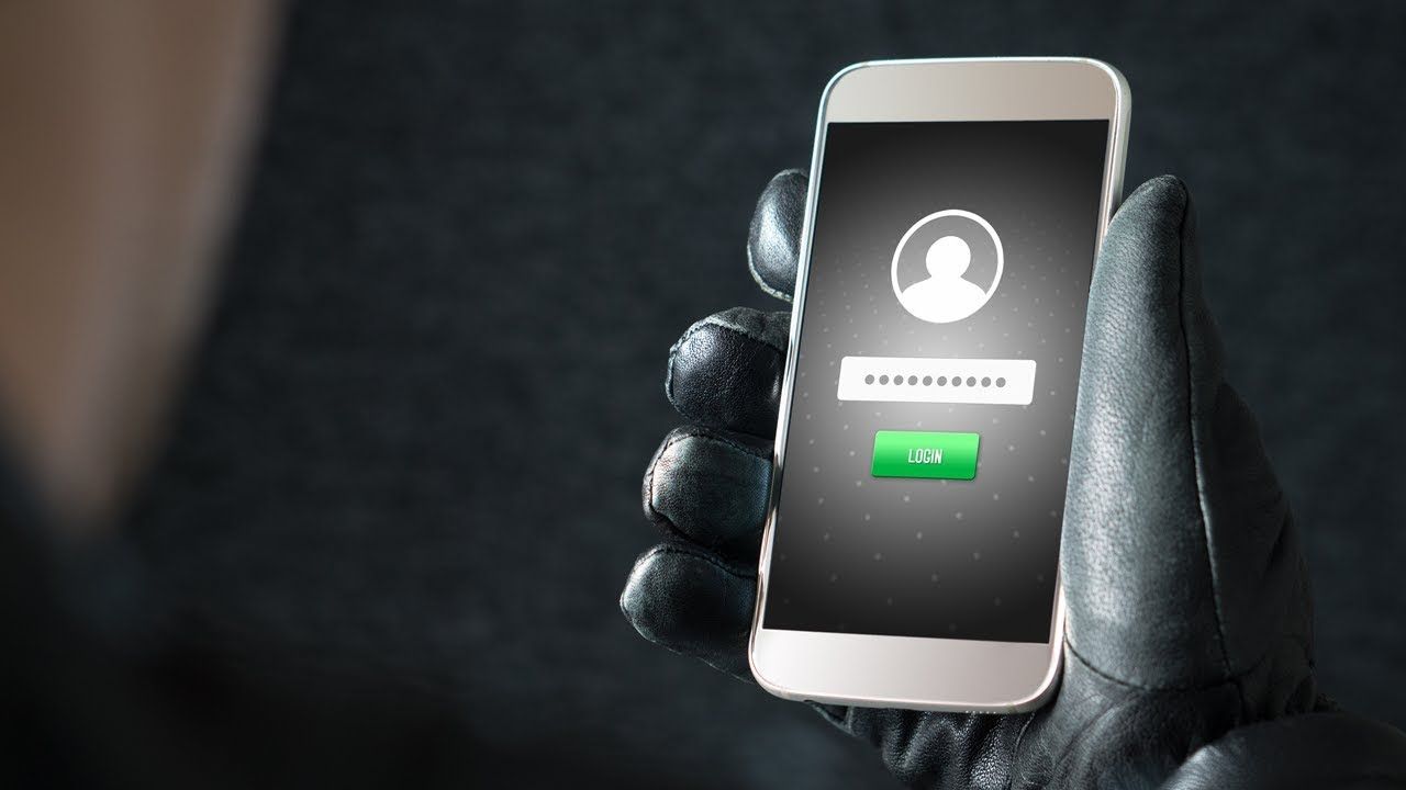 تطبيق خطير جداً احذفه فوراً من هاتفك .. يفتح الكاميرا ويسجل المكالمات سراً !