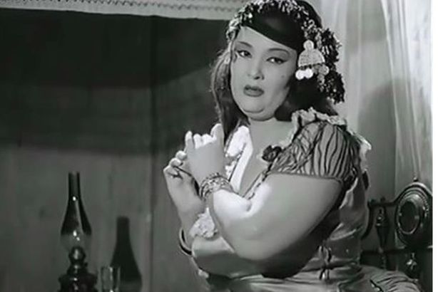 الخليج الان : اغتصاب فنانة مصرية شهيرة أثنـاء حفل الزفاف بطريقة بشعة بسبب جمالها الخـارق من قبل أحد الضيوف حتى سقط مغشيًا عليه (صور صادمة)