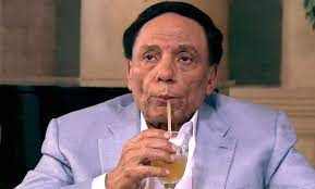 الخليج الان : حكاية غضب ‘‘فنانة شهيرة من ‘‘مشهد ساخن وفاضح مع ‘‘عادل إمام‘‘: حسيت إني فرن.. لن تتخيل ما الذي حدث .؟