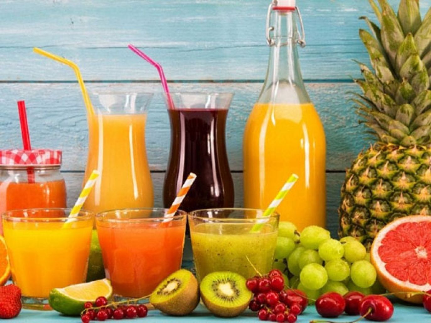 حياتك في خطر اذا تناولت هذه المشروبات "على الريق" .. هذا ما سيحدث لك !