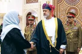 الخليج الان : وأخيرًا : سلطان عمان هيثم بن طارق يتزوج بالزوجة الثانية .. شاهدو صور مسربة من حفل زفافه الاسطوري .. والمفاجأة من هي العروسة ..؟ .. شاهد