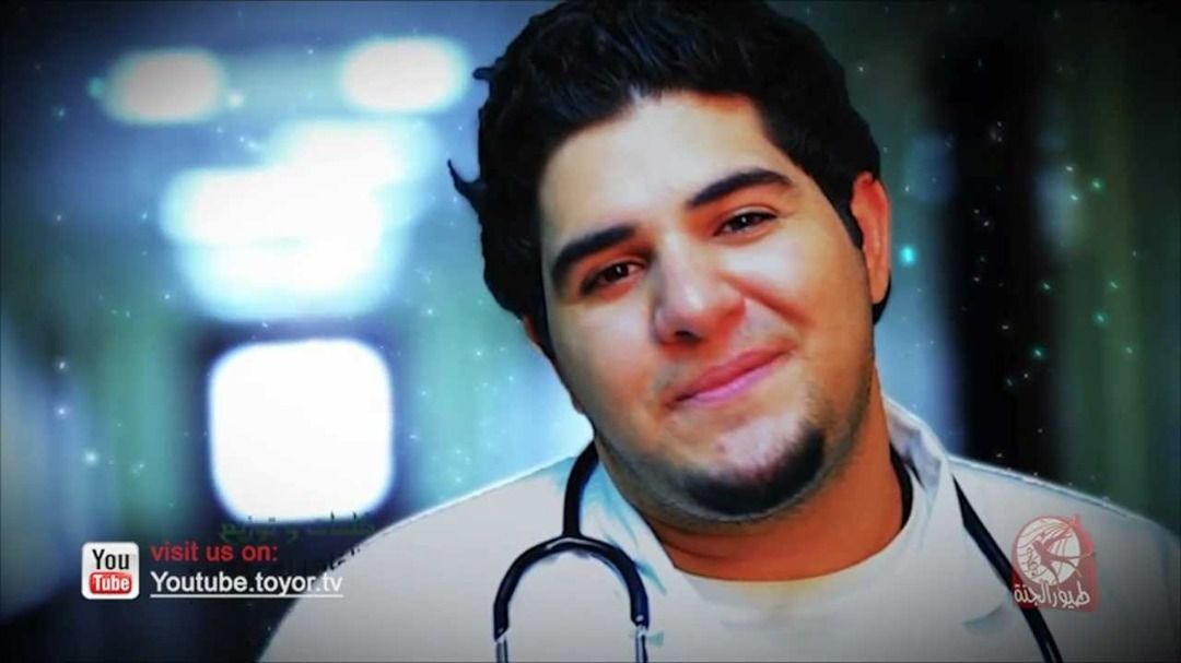 الخليج الان : بملابس فاضحة .. هل تتذكرون نجم طيور الجنة محمد بشار ؟.. شاهدوا كيف ظهر مع زوجته يستمتعان على البحر (صورة)