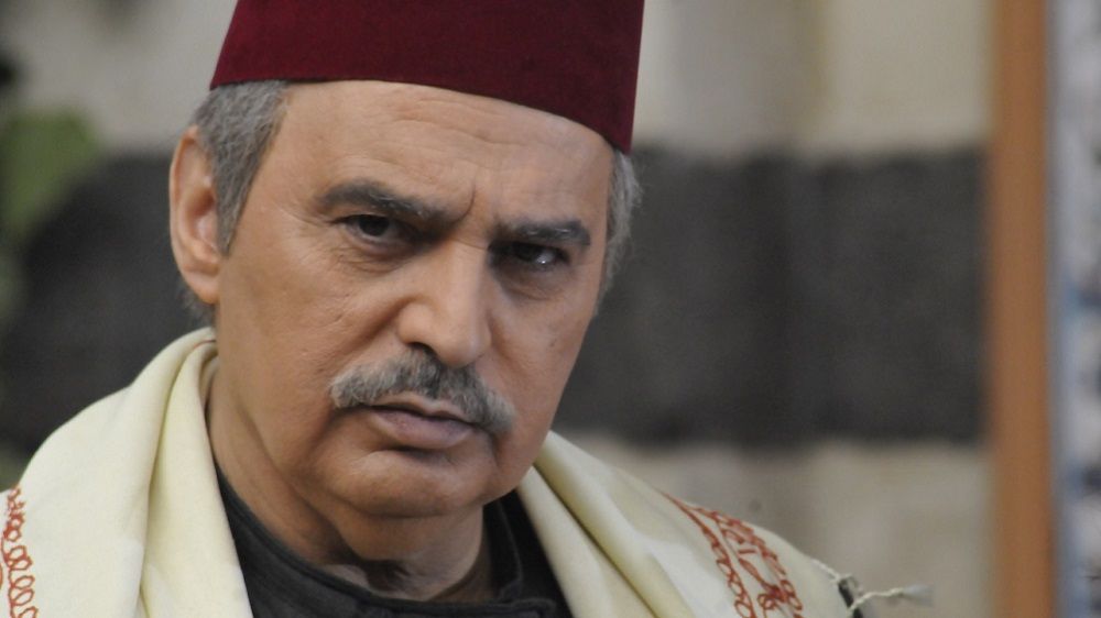 الخليج الان : الفنان السوري "أبو عصام" بطل مسلسل " باب الحارة" يظهر بشكل صادم وبحالة يرثى لها .. شاهد كيف بدت حالته .. (صورة صادمة)