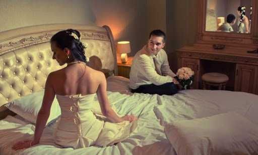 الخليج الان : بعد قصة حب دامت لـ4 سنوات ..عريس يبيع زوجتة ليلة الدخلة لرجل أخر بكل جراءة وعند علم اهل العروس حدث مالا يخطر على بال أحد