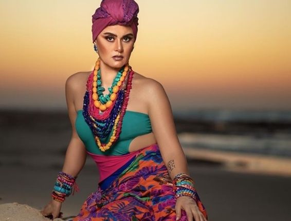 الخليج الان : محجبات عاريات.. من فوق عمرو خالد ومن تحت عمرو دياب.. فنانات ظهرن بغطاء للرأس وكشفن أجسادهن.. هيفاء وهبي ستصدمك ( شاهد )