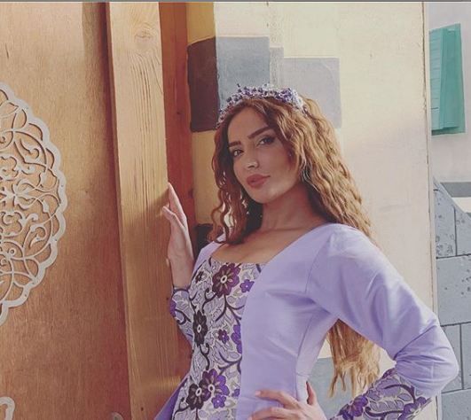 هل تذكرون الفنانة السورية "جانيار حسن" التي لعبت دور (بنت أبو ظافر) في مسلسل باب الحارة .. شاهدو الصور الجريئة التي نشرتها اليوم.. تجاوزت المحظور وصدمت الجمهور