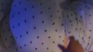 "أثير تشوه سمعة السعودية".. شاهد: مقطع فيديو لفتاة سعودية تدعى "أثير" وهي تنام على سريرها في غرفة النوم وتستعرض جسدها بإغراء