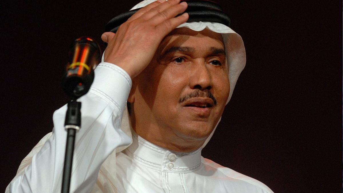 اخبار الخليج : شاهد : بكاء الفنان ’’محمد عبده‘‘ على المسرح في جدة السعودية يشعل مواقع التواصل .. (فيديو)