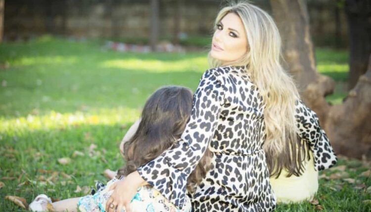 اخبار الخليج : طليقة وائل كفوري أنجيلا بشارة تلفت الأنظار بدون ماكياج (شاهد)