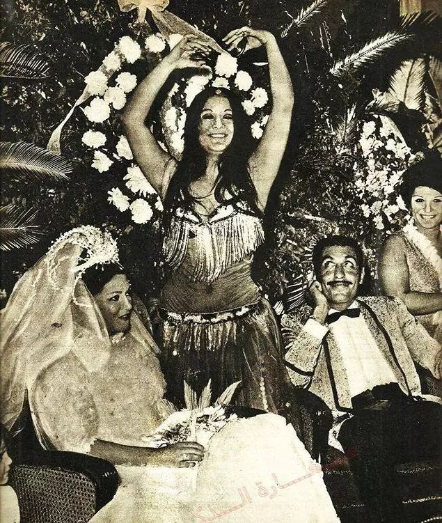 اخبار الخليج : سر صادم ويكشف لأول مرة .. نجل شقيق الملك سلمان يتزوج من أجمل 3 فنانات مصريات .. من هو ؟ وصدمة عندما تعرف أسماء الفنانات ! (صور من حفلات الزفاف)