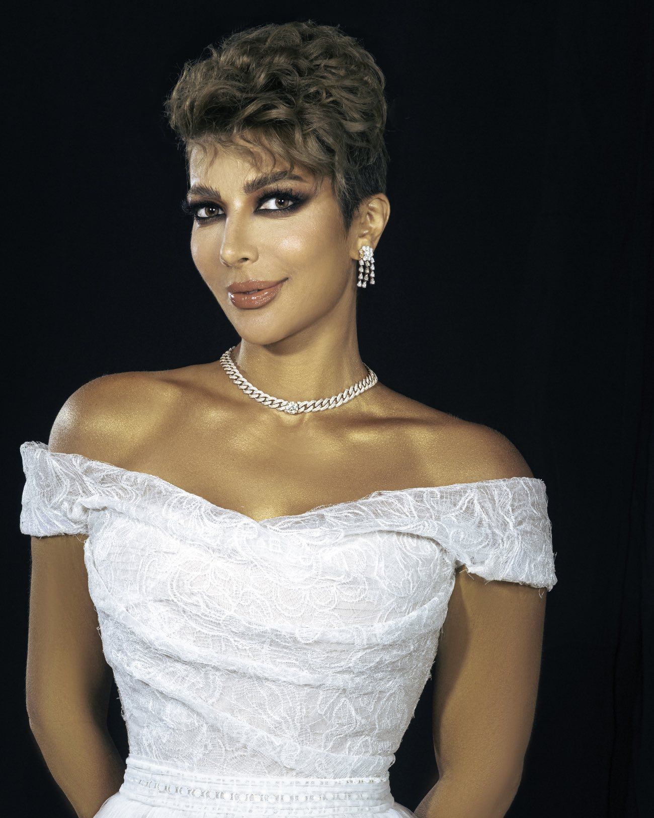 طارق العريان ينتقم من أصالة نصري ويسرب صورة حميمية لها .. وزوجها الجديد يجن جنونه