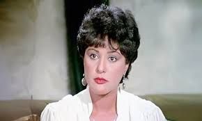 كلام في الفن : اعترافات نارية تفجرها الفنانة (معالي زايد) في لحظة ضعف .. المشهد في هذا الفيلم الممنوع لم يكن تمثيلاً والمخرج تمتع بمشاهدتها مع البطل حتى النهاية ،، وهذا ما فعله بها زوجها بعد ان شاهد الفيلم