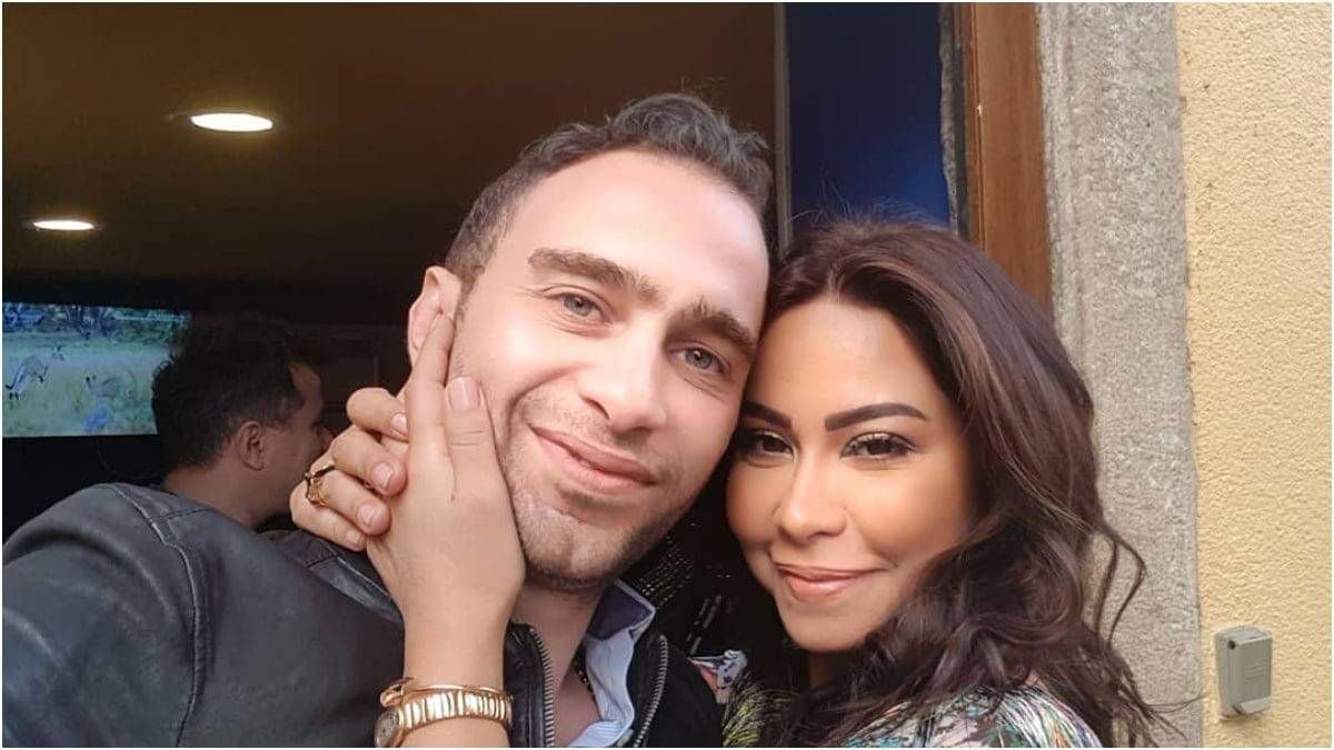 كلام في الفن : حسام حبيب يخرج عن صمته ويفضح شيرين عبدالوهاب أمام الملأ .. (هذا ما كانت تفعله يومياً مع فنان شهير دون علمي) !! (شاهد الفيديو)