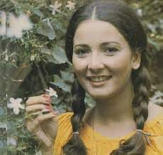 كلام في الفن : ظهور مخيف للفنانة الجميلة آثار الحكيم .. لن تتخيل كيف أصبحت بعد غدر الزمن.. شاهد الصدمة