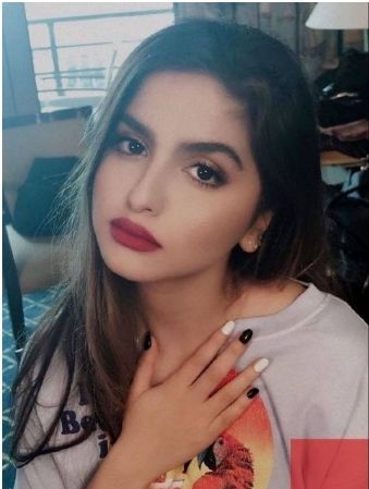 كلام في الفن : اطلالة مفزعة للنجمة (حلا الترك) بعد عمليات التجميل .. لن تصدق كيف اصبحت ،، والجمهور يشببها بزوجة أبيها (دنيا بطمة). | صور