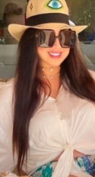 كلام في الفن : شاهد... دنيا بطمة تضع رجل فوق رجل ليظهر ما كان مخفي وبكل وضوح للعلن !