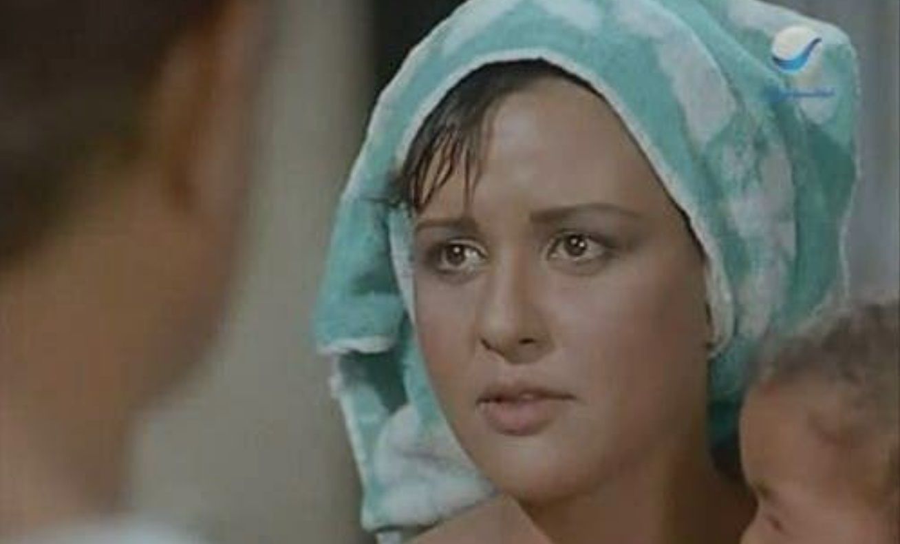 كلام في الفن : الجريئة ،،معالي زايد،، تكتشف كيف انسجمت في هذا المشهد الساخن واستمرت فيه مع البطل الذي كانت تعشقه في السر حتى النهاية ،، ولم يستطع المخرج او المصور ان يوقفهم .