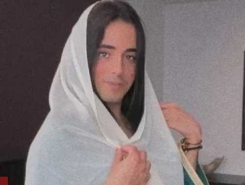 المتحول الإماراتي ’’بدر خلف‘‘ يعترف دون خجل.. من يوم ما لبست الحجاب هذا ما يحدث معي كل ليلة !! (شوف دلوقتي)