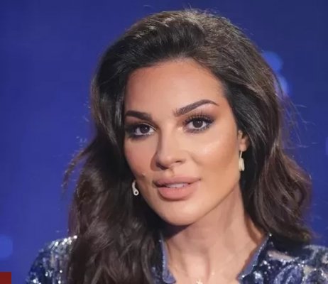 شوف دلوقتي.. نادين نجيم تظهر بفستان شفاف بالكامل أظهرها وكأنها خالية تماماً من الملابس !!