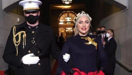 فنانات شديدات الجمال اشتهرن برائحتهن الكريهة.. الأسماء ستصيبك حتماً بالصدمة !!