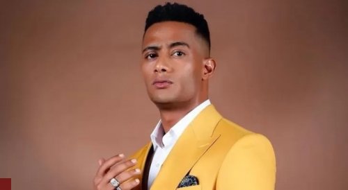 صدمة غير متوقعة.. محمد رمضان يخون زوجته ويظهر برفقة فتاة حسناء ويحملها ثم يرفعها عالياً !! (صورة)