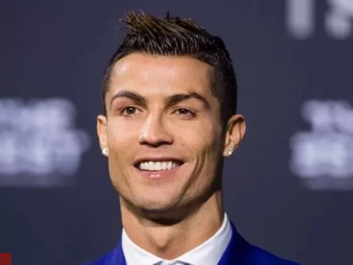 كريستيانو رونالدو يخون صديقته جورجينا مع فنانة عربية شديدة الجمال .. والأخيرة تفضحة وتسرب صوراً أمام الملأ !! (شوف دلوقتي)