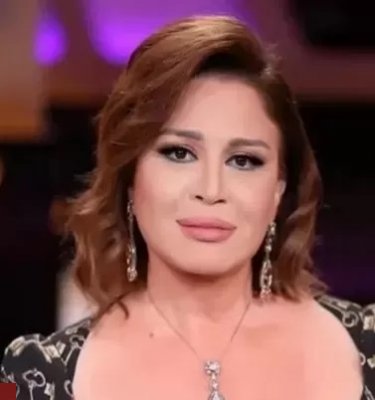 زلة لسان تقود الفنانة الهام شاهين للاعتراف عن رغباتها الغريبة والمثيرة .. واكثر جزء في جسد الرجل تحبه !!