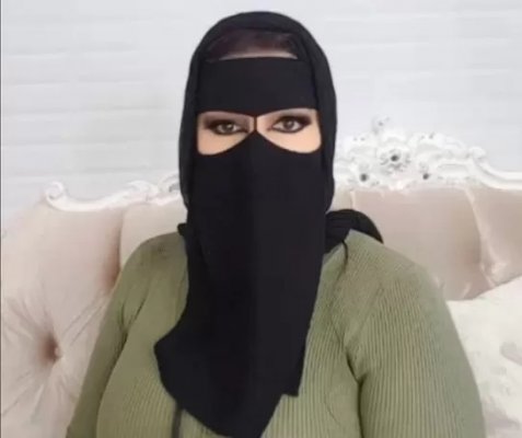 السعودية ’’رهف القحطاني‘‘ تظهر بملابس فاضحة كشفت عن جسدها كاملاً في أقوى مشهد خادش عرفة السعوديين !! (شوف دلوقتي)