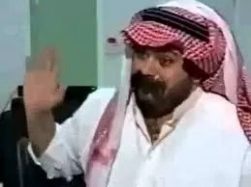 هل تتذكرون بطل مسلسل (طاش ما طاش) العقيد اسعد عمر قلي؟ .. هكذا ظهر بعد ان غدر الزمان به واصبح يعمل في هذه المهنة