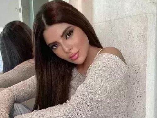 وهي بحالة سُكر.. مذيعة قناة MBC تفجر الأنترنت و تكشف بالخطأ عن خلفيتها وصدرها دون علمها بحدوث ذالك !! (شوف دلوقتي)