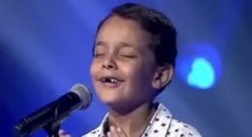 هل تتذكرون نجم ذا فويس كيدز ‘‘أحمد السيسي’’ ؟؟ شاهدوا كيف أصبح اليوم وخطف قلوب وعقول الفتيات بوسامته الشديدة !! (صورة)