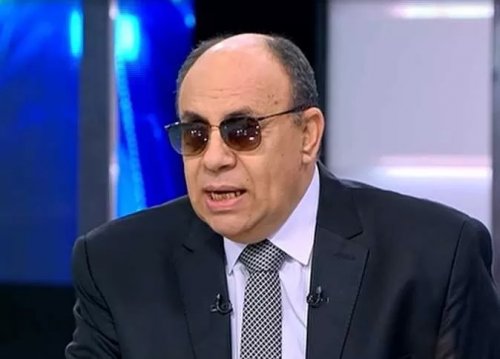 فتاة جرئيه تعترف لـ(مبروك عطية) بما يحدث مع زوجها في غرفة النوم وفي الحمام.. والأخير يفاجأها بوصفة صادمة