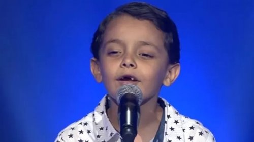 هل تذكرون الطفل الصغير نجم ذا فويس كيدز الذي أذهل نانسي عجرم (أحمد السيسي)؟.. شاهدو كيف تغير شكلة بعد مرور 5 أعوام !