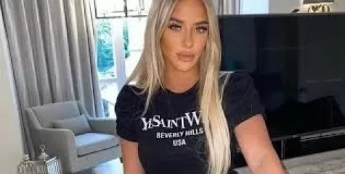 زوجة اللاعب الجزائري ’’رياض محرز‘‘ تضعه في ورطة بملابس فاضحة كشفت كل جسدها أمام الملأ !! (شوف دلوقتي)